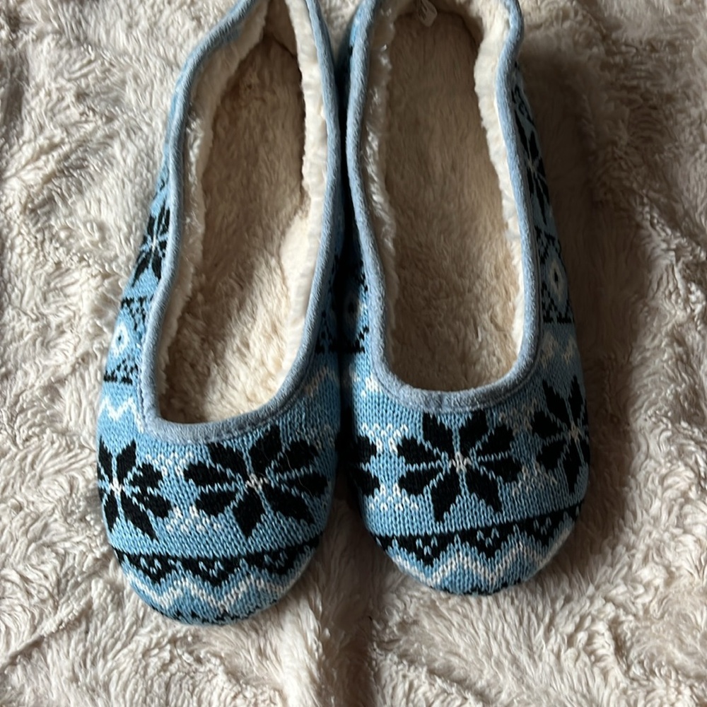 Fleece-lined  White / Blue/Black Knit Slippers Size 11-12